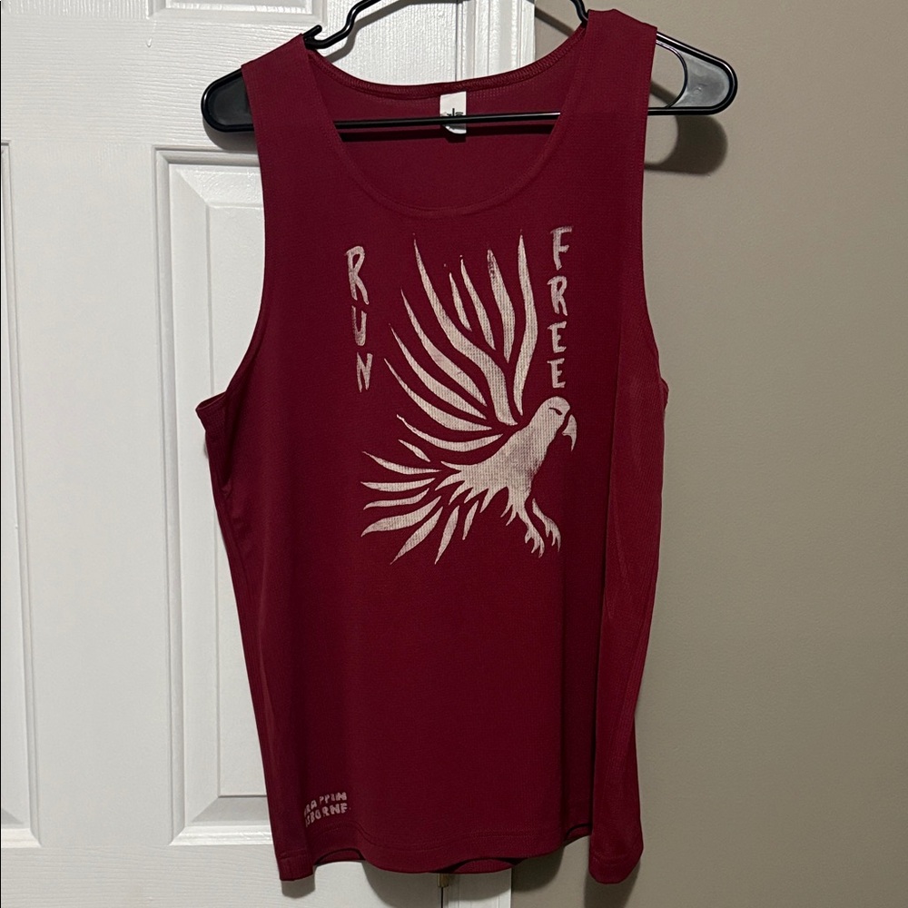 Alo Yoga Women’s “Run Free” Graphic Tank Top | Size Small | Maroon
